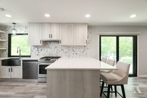 Tiny photo for 2 DOGWOOD Road, Rolling Meadows, IL 60008 (MLS # 12647516)