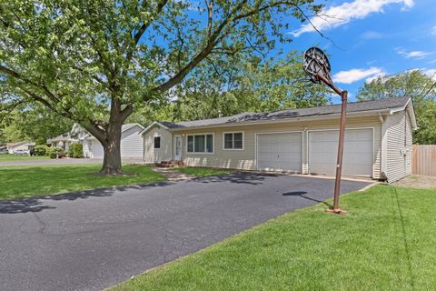 Photo of 3426 Country Club Avenue, Gurnee, IL 60031 (MLS # 12455774)