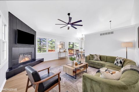 Tiny photo for 102 River Bluff Court, Carpentersville, IL 60110 (MLS # 12624528)