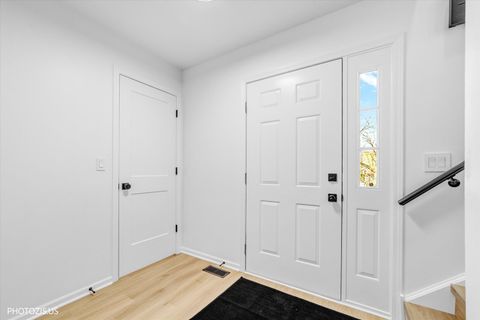 Tiny photo for 102 River Bluff Court, Carpentersville, IL 60110 (MLS # 12624528)