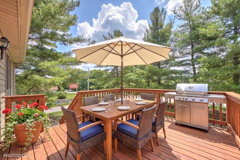 Tiny photo for 102 River Bluff Court, Carpentersville, IL 60110 (MLS # 12624528)