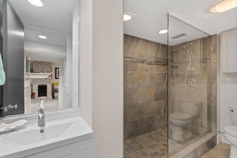 Tiny photo for 3719 N Thornwood Avenue, Davenport, IA 52806 (MLS # 100000334)