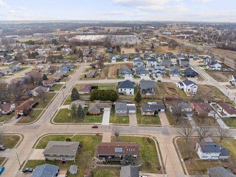 Tiny photo for 3719 N Thornwood Avenue, Davenport, IA 52806 (MLS # 100000334)