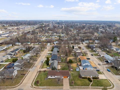 Tiny photo for 3719 N Thornwood Avenue, Davenport, IA 52806 (MLS # 100000334)