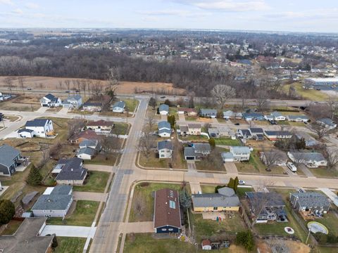 Tiny photo for 3719 N Thornwood Avenue, Davenport, IA 52806 (MLS # 100000334)