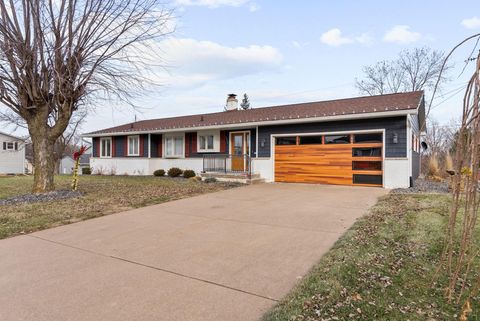 Tiny photo for 3719 N Thornwood Avenue, Davenport, IA 52806 (MLS # 100000334)