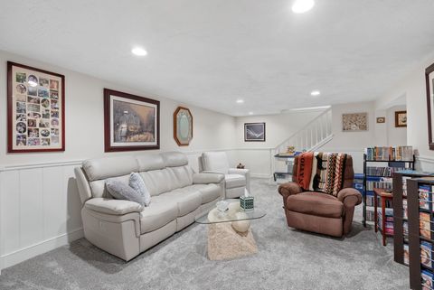 Tiny photo for 3719 N Thornwood Avenue, Davenport, IA 52806 (MLS # 100000334)