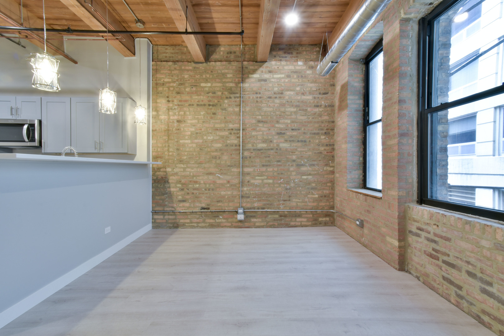 11 E Illinois Street 304