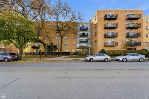 Tiny photo for 2501 W Bryn Mawr Avenue #506, Chicago, IL 60659 (MLS # 12523230)