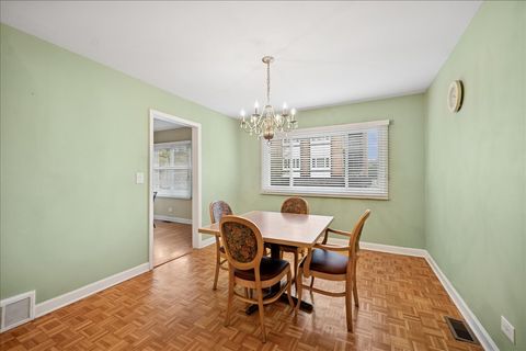 Tiny photo for 1918 Wilmette Avenue #B, Wilmette, IL 60091 (MLS # 12504473)