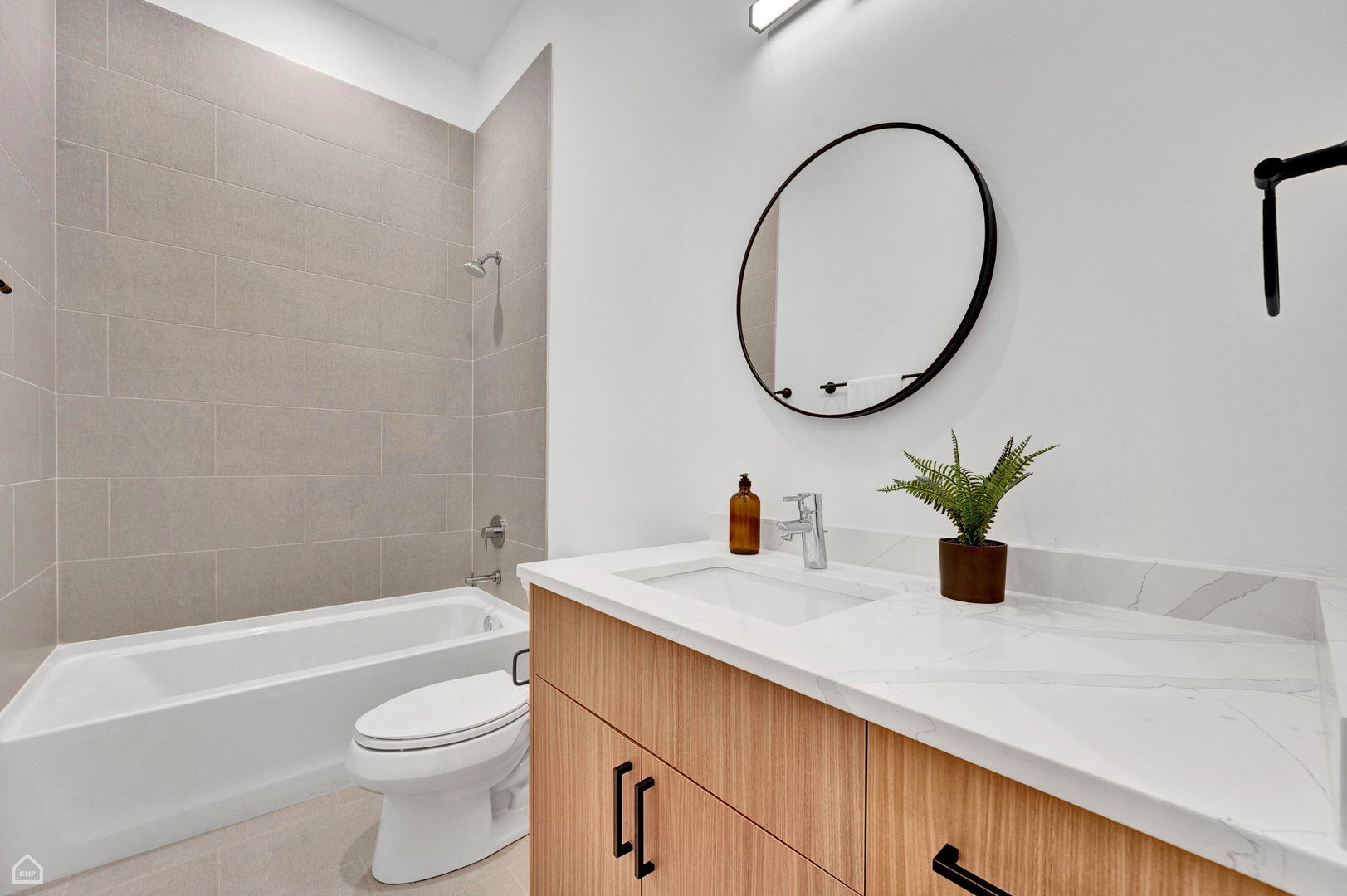 Chicago, Illinois 60608, United States, 3 Bedrooms Bedrooms, ,2 BathroomsBathrooms,Residential,Active,221869