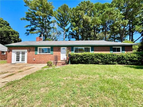 Photo of 1004 Anoka Avenue, Virginia Beach, VA 23455 (MLS # 10614414)