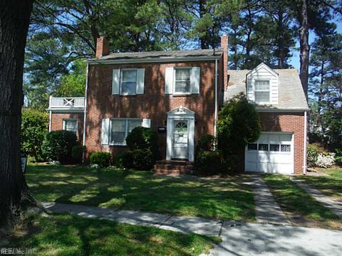 Photo of 1040 S Lexan Crescent, Norfolk, VA 23508 (MLS # 10627342)
