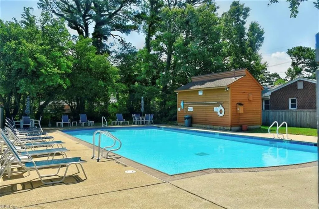 Virginia Beach, Virginia 23451, United States, 2 Bedrooms Bedrooms, ,2 BathroomsBathrooms,Residential,Pending,122022