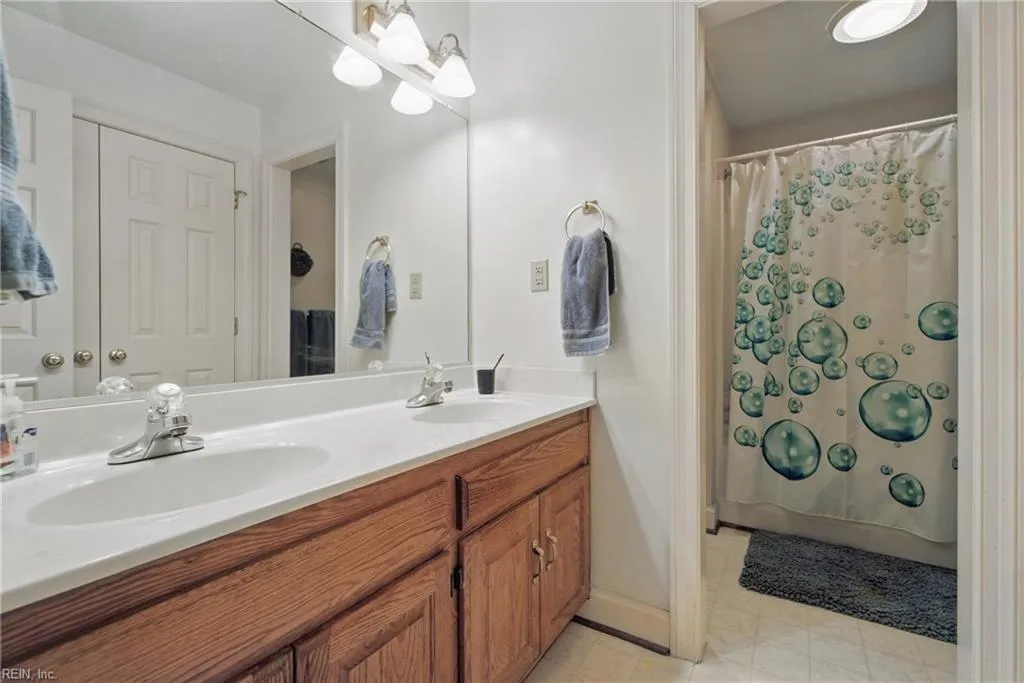 Chesapeake, Virginia 23321, United States, 4 Bedrooms Bedrooms, ,4 BathroomsBathrooms,Residential,Pending,118139