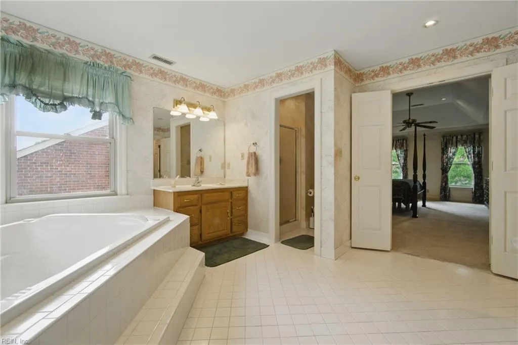 Chesapeake, Virginia 23321, United States, 4 Bedrooms Bedrooms, ,4 BathroomsBathrooms,Residential,Pending,118139