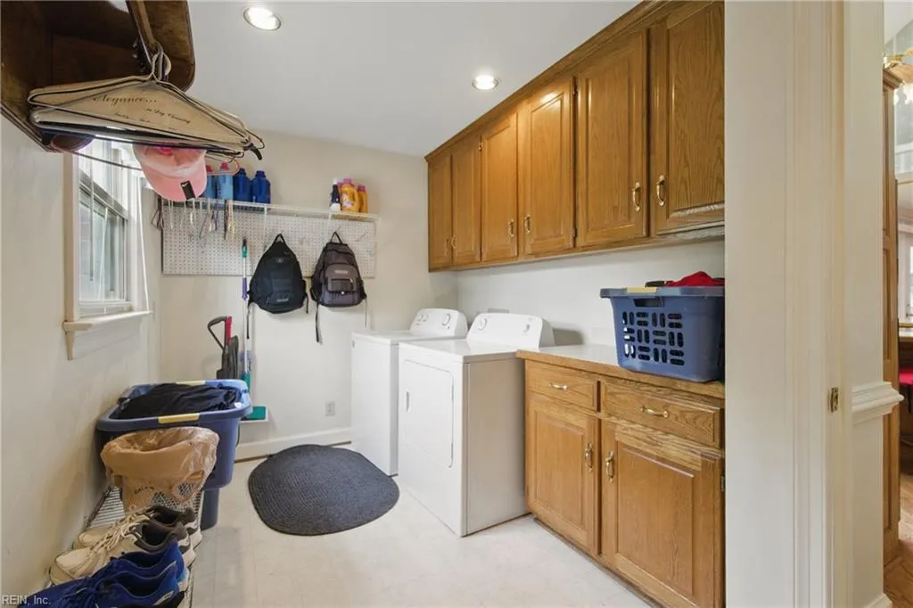 Chesapeake, Virginia 23321, United States, 4 Bedrooms Bedrooms, ,4 BathroomsBathrooms,Residential,Pending,118139