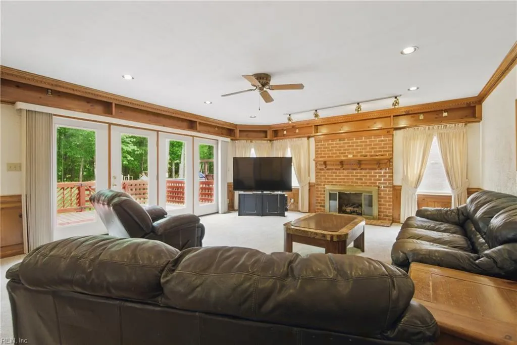 Chesapeake, Virginia 23321, United States, 4 Bedrooms Bedrooms, ,4 BathroomsBathrooms,Residential,Pending,118139