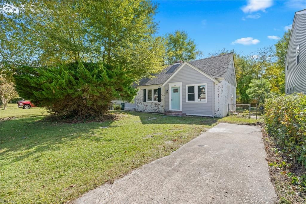 Photo of 215 Burleigh Avenue, Norfolk, VA 23505 (MLS # 10607541)