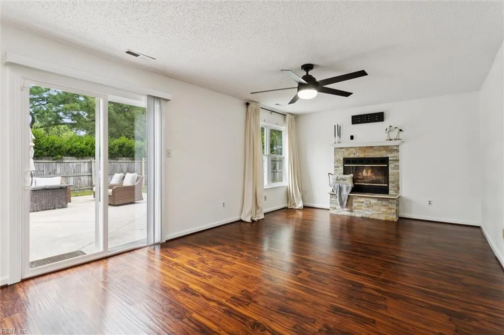 Virginia Beach, Virginia 23464, United States, 3 Bedrooms Bedrooms, ,3 BathroomsBathrooms,Residential,Pending,149797