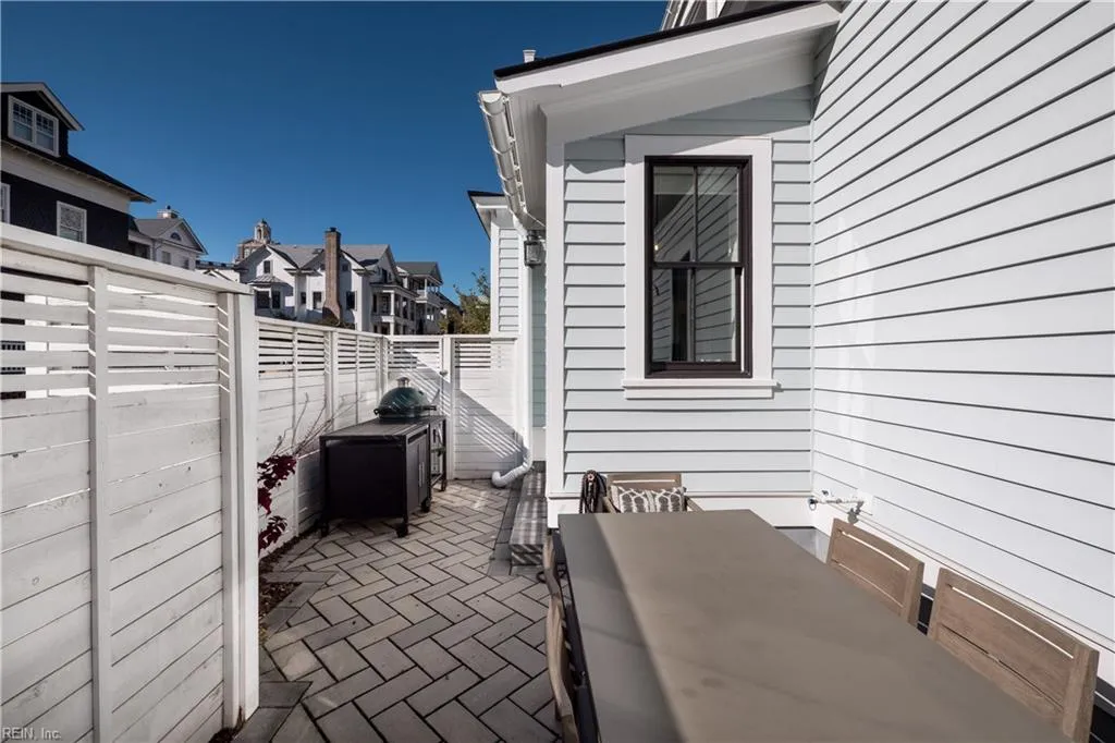 Virginia Beach, Virginia 23451, United States, 4 Bedrooms Bedrooms, ,4 BathroomsBathrooms,Residential,Active,228565