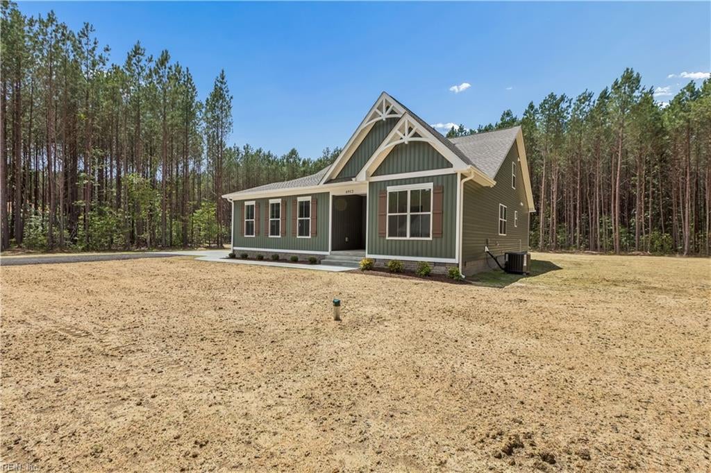 Photo of 6912 Sunset Cove Lane, Gloucester, VA 23061 (MLS # 10640598)