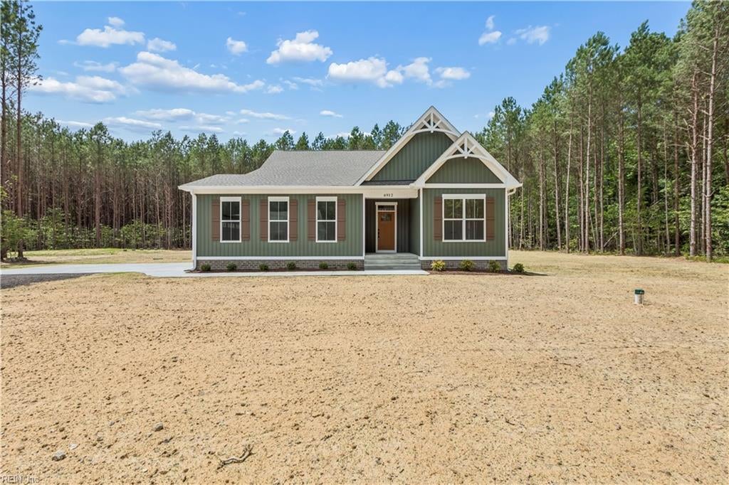 Photo of 6912 Sunset Cove Lane, Gloucester, VA 23061 (MLS # 10640598)