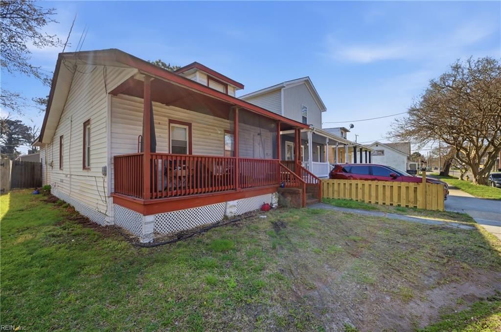 Photo of 3214 Lens Avenue, Norfolk, VA 23509 (MLS # 10626328)