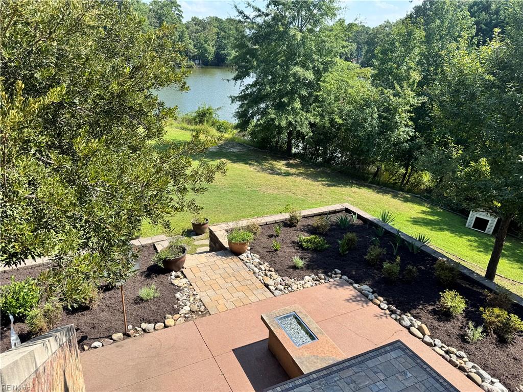 Photo of 52 Queens Court, Newport News, VA 23606 (MLS # 10650749)