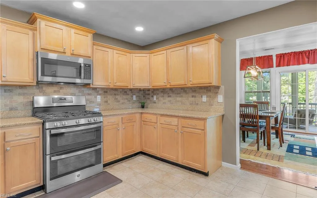 Virginia Beach, Virginia 23455, United States, 3 Bedrooms Bedrooms, ,3 BathroomsBathrooms,Residential,Pending,187542