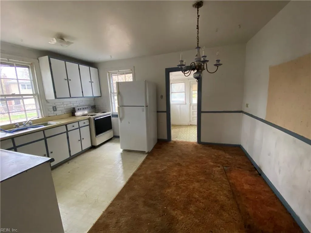 Hampton, Virginia 23669, United States, 2 Bedrooms Bedrooms, ,1 BathroomBathrooms,Residential,Active,28933