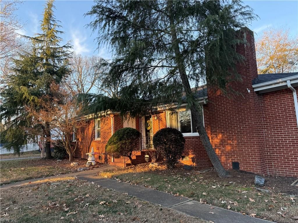 Photo of 4401 Gosnold Avenue, Norfolk, VA 23508 (MLS # 10613507)