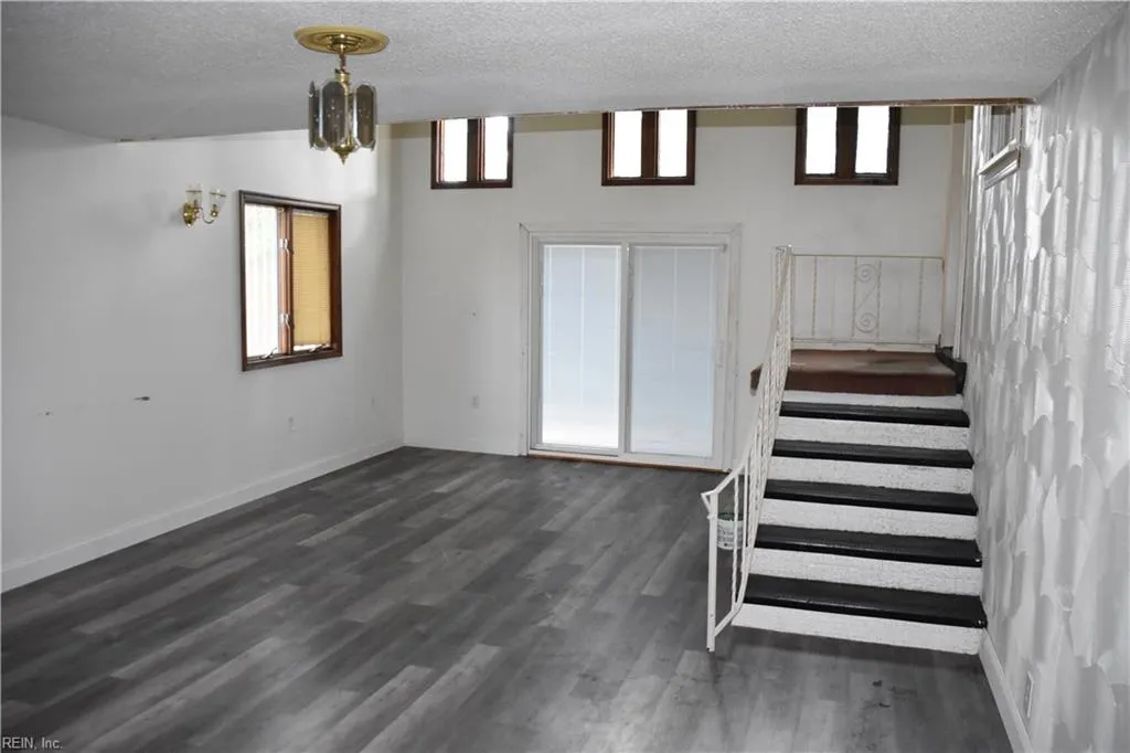 Hampton, Virginia 23661, United States, 3 Bedrooms Bedrooms, ,3 BathroomsBathrooms,Residential,Active,232099