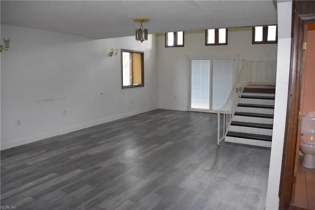 Hampton, Virginia 23661, United States, 3 Bedrooms Bedrooms, ,3 BathroomsBathrooms,Residential,Active,232099