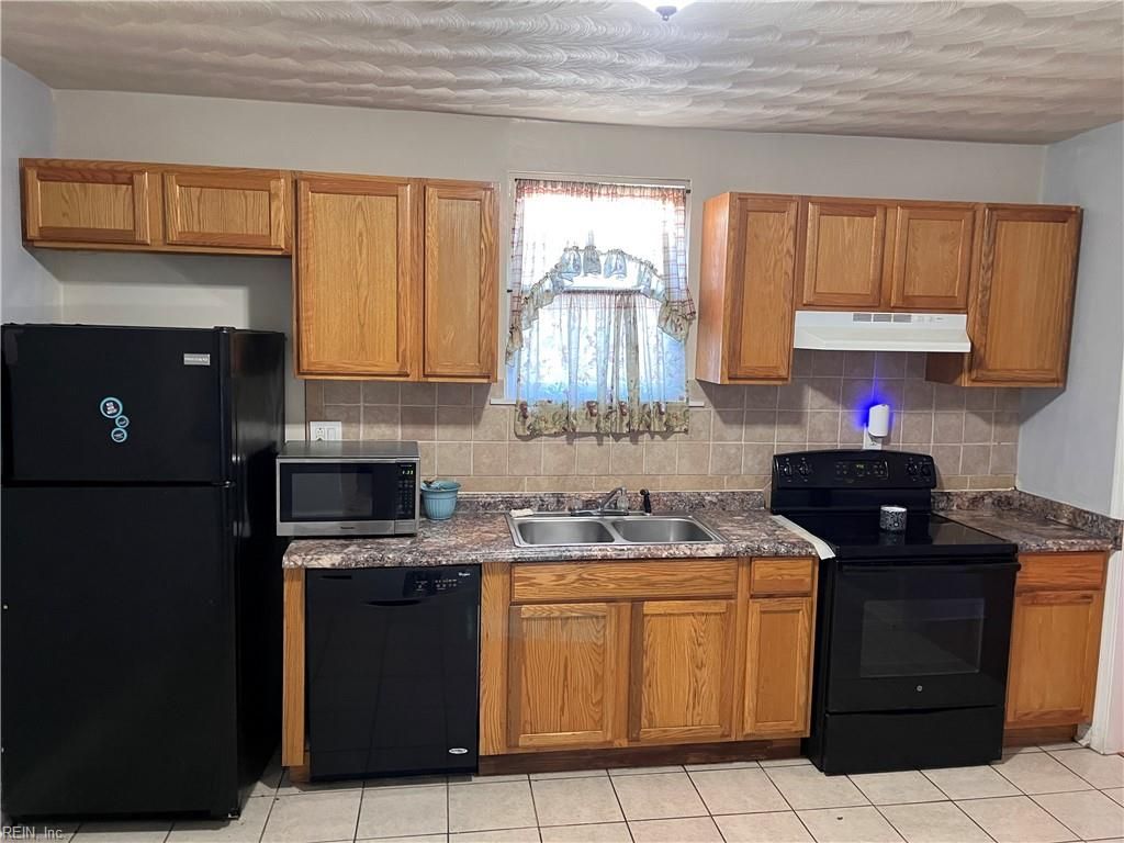 Photo of 2424 West Avenue, Norfolk, VA 23504 (MLS # 10614945)