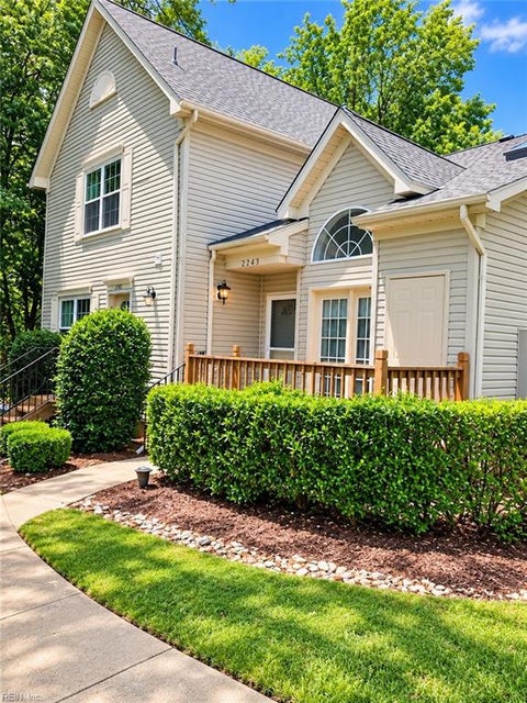 Photo of 2405 London Pointe Drive, Virginia Beach, VA 23454 (MLS # 10658484)