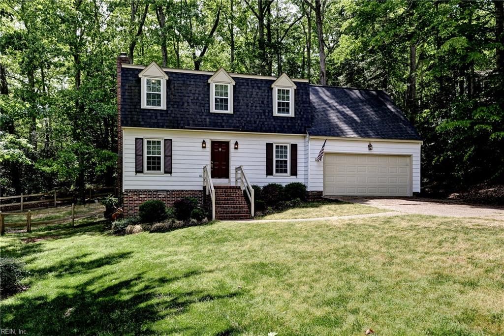 Photo of 111 North Trace, Williamsburg, VA 23188 (MLS # 10641000)
