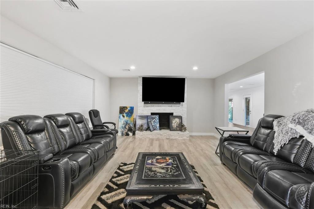 3442 S Crestline DR