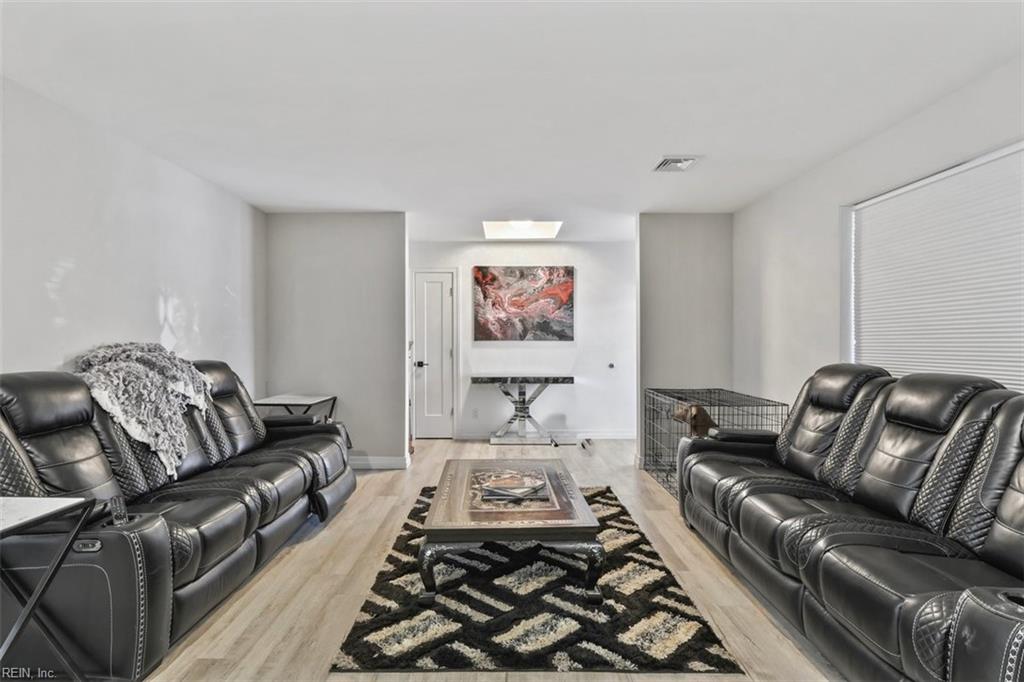 3442 S Crestline DR