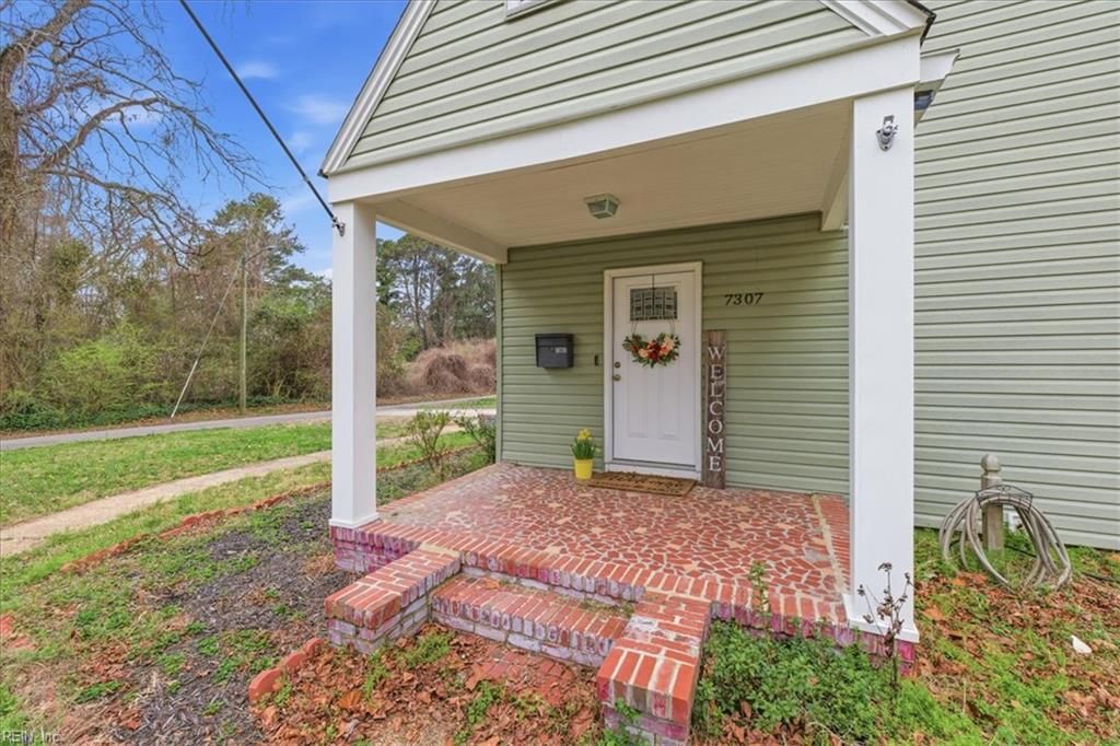 Photo of 7307 Yorktown Dr Dr, Norfolk, VA 23505 (MLS # 10625223)