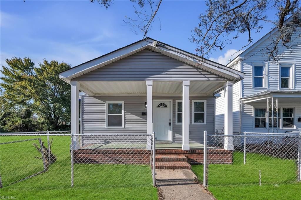 Photo of 641 Ivy Avenue, Newport News, VA 23607 (MLS # 10608541)