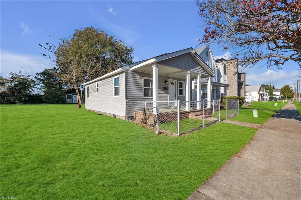 Photo of 641 Ivy Avenue, Newport News, VA 23607 (MLS # 10608541)