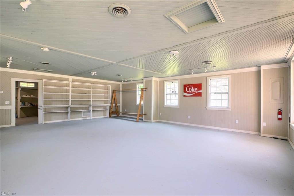 4523 East River RD