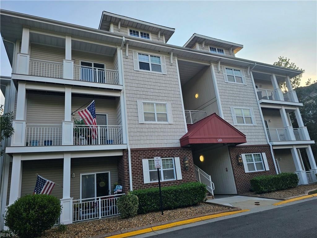Photo of 5201 Nuthall Drive #307, Virginia Beach, VA 23455 (MLS # 10652621)