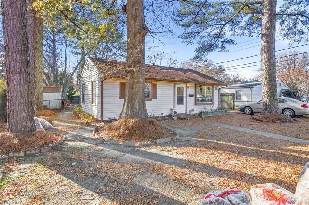 Photo of 7905 Orcutt Avenue, Newport News, VA 23605 (MLS # 10612032)