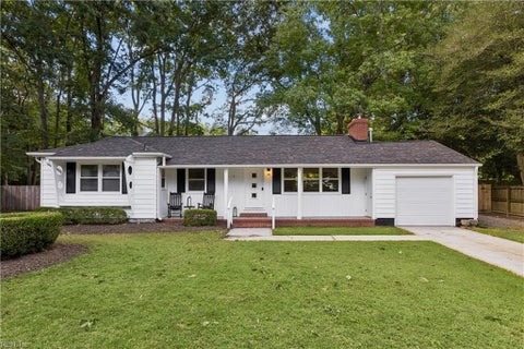 Photo of 6 Anderson Circle, Newport News, VA 23606 (MLS # 10655634)