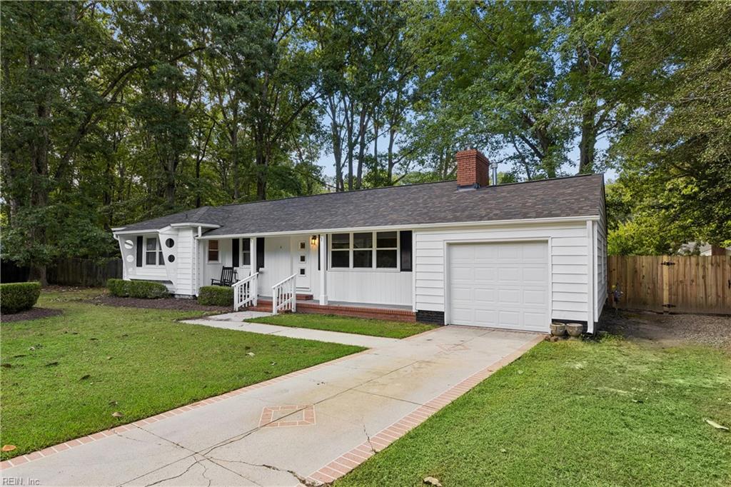 Photo of 6 Anderson Circle, Newport News, VA 23606 (MLS # 10655634)