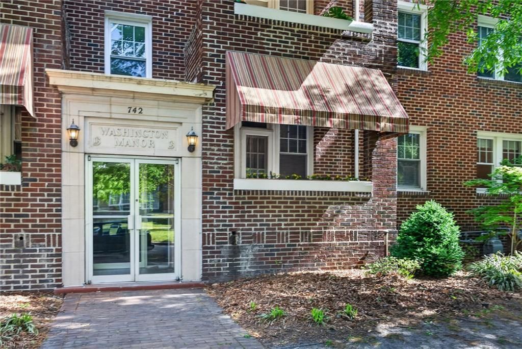 Photo of 742 Washington Park #B2, Norfolk, VA 23517 (MLS # 10629349)