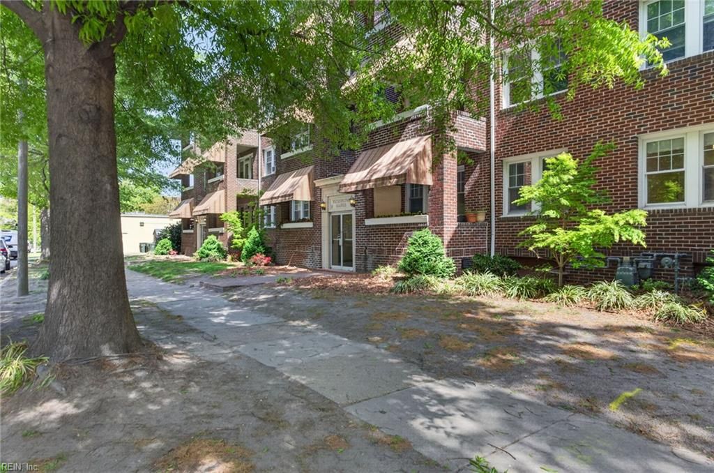 Photo of 742 Washington Park #B2, Norfolk, VA 23517 (MLS # 10629349)