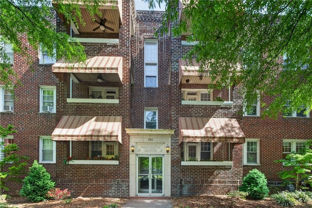 Photo of 742 Washington Park #B2, Norfolk, VA 23517 (MLS # 10629349)